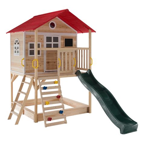 Dvojposchodový drevený domček OMAH s pieskoviskom, lezeckou stenou a terasou.