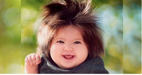 Ilustračná fotografia zdravej ženy s hustými vlasmi.