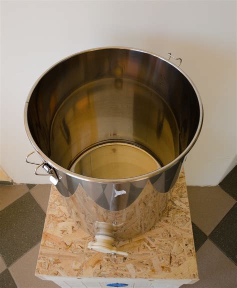 Nádoba so substrátom pripravená na sterilizáciu