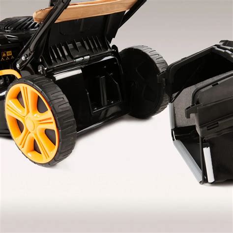 Ilustračná schéma funkcií kosačky 4v1: zber, mulčovanie, zadné a bočné vyhadzovanie