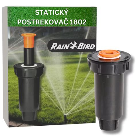 Detailný pohľad na výsuvný postrekovač pri práci a v zasunutom stave.