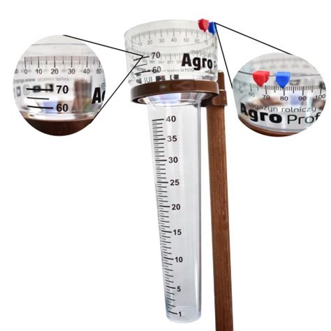 Zrážkomer v trávniku na meranie množstva zrážok.