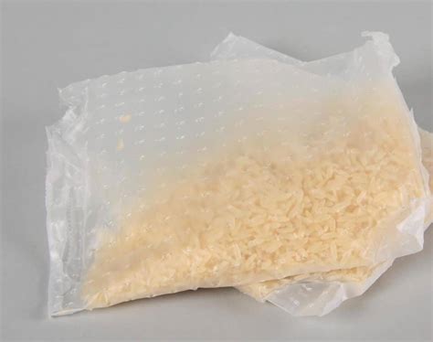 semiačko manga zabalené vo vlhkej papierovej utierke v plastovom vrecku