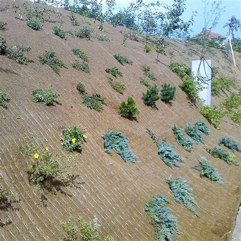 Fotografia špecializovaného stroja na údržbu svahov