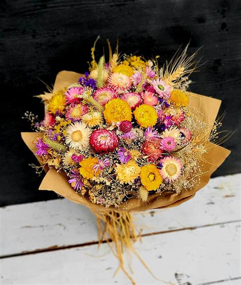 Aranžmán zo sušených kvetov slamihy