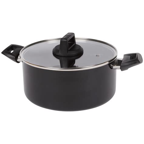 Tematické foto: hrniec s mliekom a teplomerom