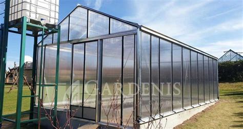 Ilustračná fotografia moderného skleníka s dobre zateplenou konštrukciou