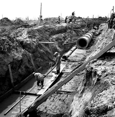 historická fotografia závodu Duslo Šaľa z obdobia výstavby