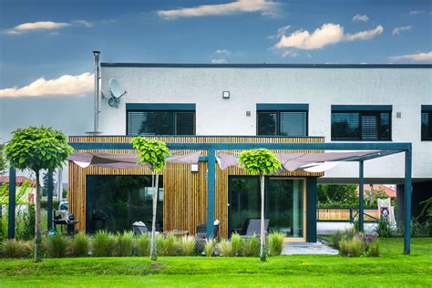 Zelený stavebný dom symbolizujúci ekologické materiály