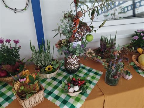 Dekorácia jesenných plodov v mise s aromatickými olejmi
