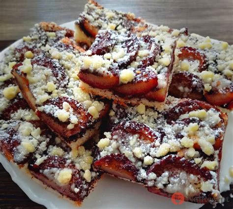 Koláč s machovkou peruánskou ako ozdobou