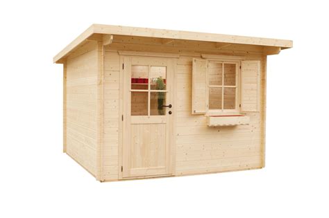 Drevený záhradný domček s okrasnými rastlinami