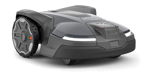 Robotická kosačka Husqvarna Automower 450X NERA v akcii na rozsiahlom trávniku
