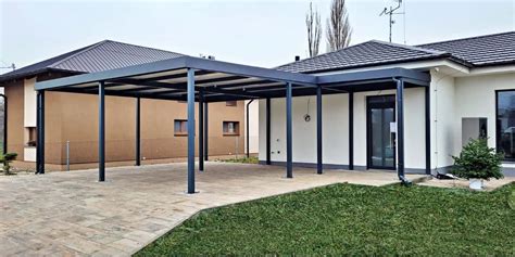 Schéma ideálneho stanovišťa pre kivi pri južnej stene domu s vyznačením potrebnej opory a drenáže v pôde