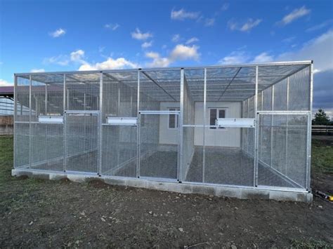 Schéma ideálnej chovnej voliéry s hniezdnou búdkou a záletovým priestorom