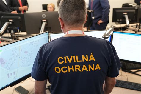 Schéma ideálneho stanovišťa pre broskyňu: juh, ochrana pred vetrom, drenáž