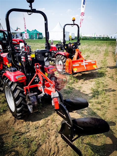 Kompilácia rôznych druhov príslušenstva pre malotraktor