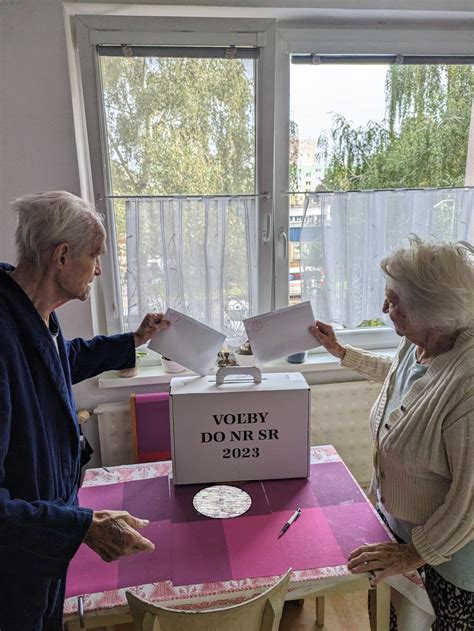 Ilustračné foto upevnenia textílie kolíkmi