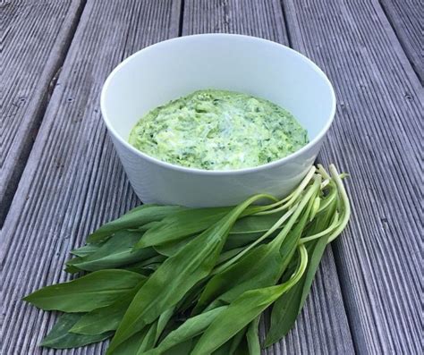 Záhradka s úrodou medvedieho cesnaku