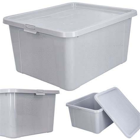 fotografia zemiakov čerstvo vybratých z nádoby, pripravených na uskladnenie