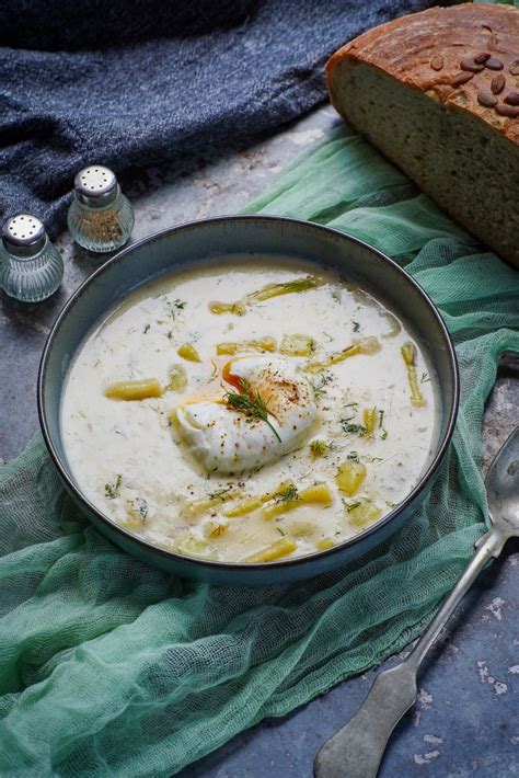 Ilustrácia fazuľových rastlín s úrodou strukov