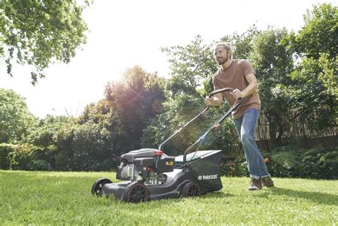 Infografika znázorňujúca optimálnu šírku záberu kosačky vzhľadom na veľkosť trávnika