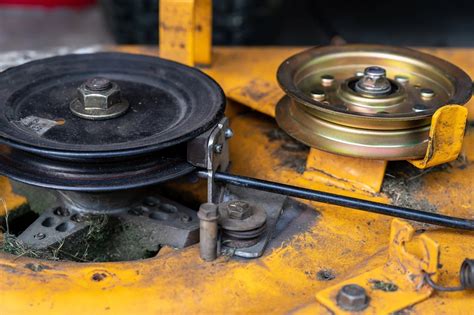 Schéma vretenovej kosačky s detailom strihacieho mechanizmu