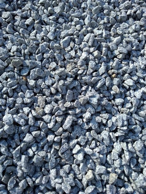 Zblízka biely okrasný štrk