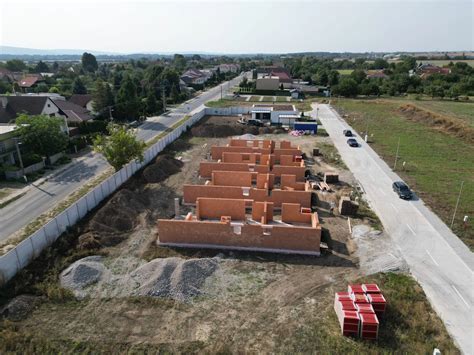 Vizualizácia typického stavebného pozemku s pripravenými inžinierskymi sieťami v obci Rozhanovce