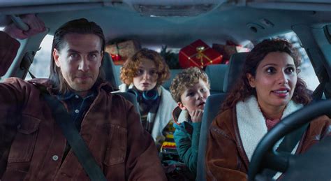 Tematické foto benzínového záhradného postrekovača v akcii