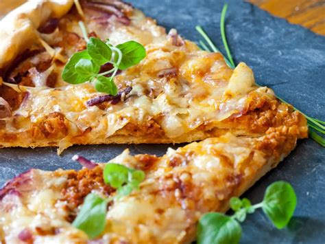Pizza posypaná oreganom