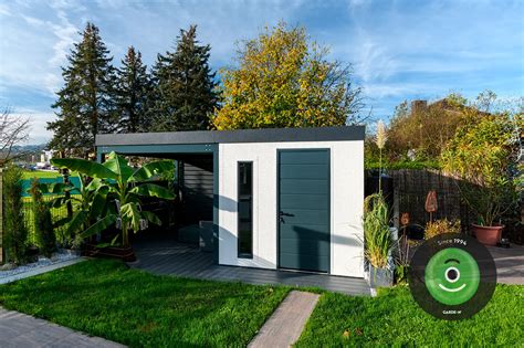 Tematické foto moderného dreveného záhradného domčeka s prístreškom