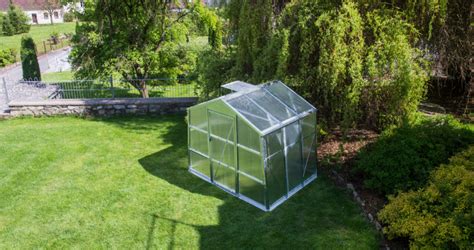 Vizualizácia skleníka umiestneného v záhrade