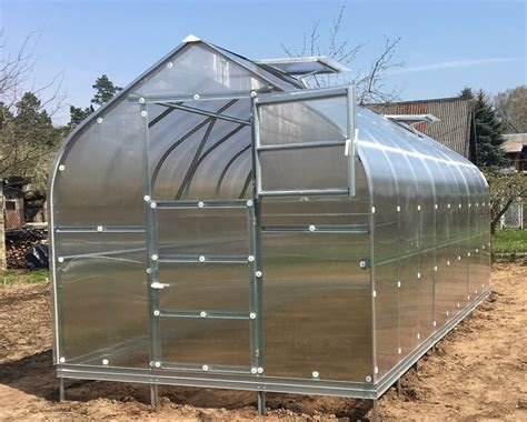 Skleník s polykarbonátovou výplňou