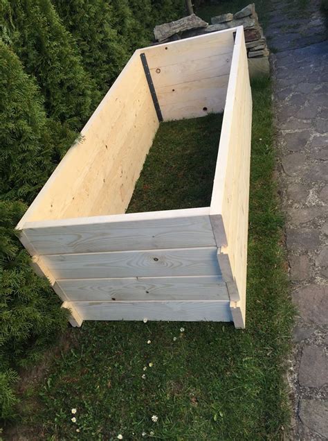drevený vyvýšený záhon z dosiek
