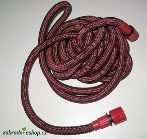 Porovnanie kvapkovej hadice s kompenzáciou tlaku a bez nej.