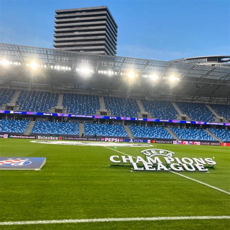 nový trávnik položený na štadióne Tehelné pole