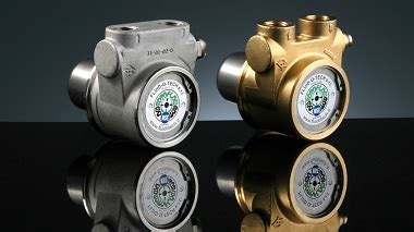 Infografika porovnávajúca typy postrekovačov podľa pohonu a objemu