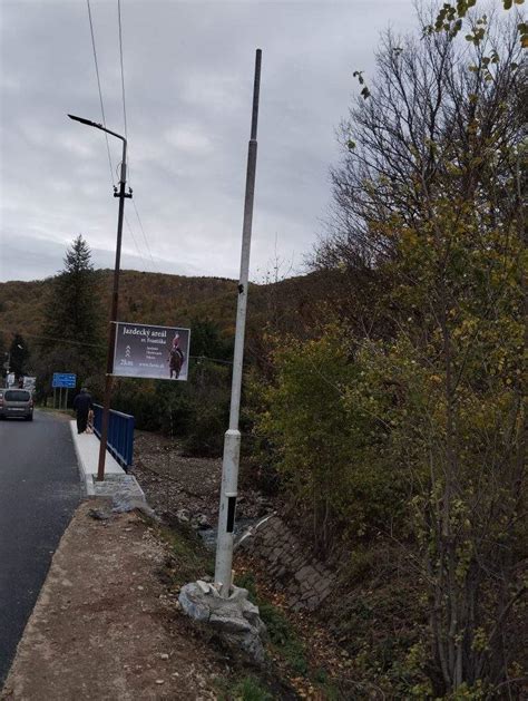 fotka inštalácie radového vinohradníckeho stĺpa