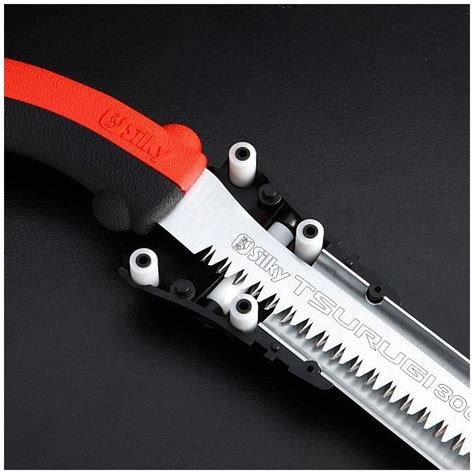 Detail píly Silky Tsurugi 200-10 vrátane hliníkového puzdra.