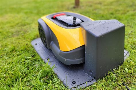 Foto: Detail žacích nožov robotickej kosačky Husqvarna