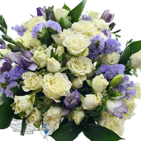 Kytica jazmínových kvetov s lístkami