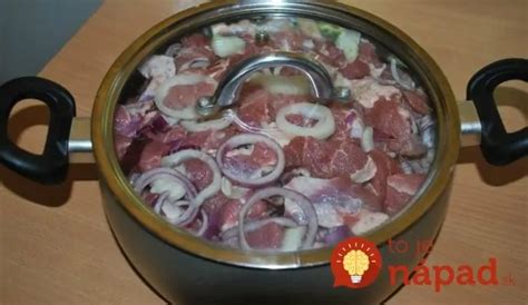 Schéma prípravy: restovanie šampiňónov, dusenie mäsa a finálne pridanie smotany