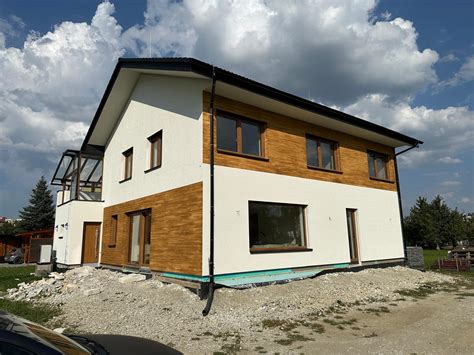 Dom obrastený brečtanom, vytvárajúci súkromie a jedinečný vzhľad