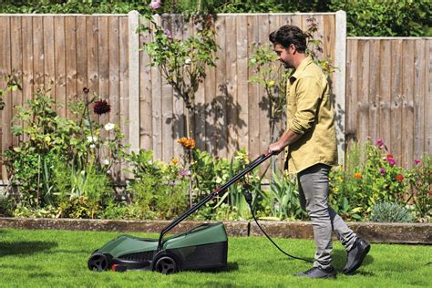 Infografika: Odporúčaná rozloha záhrady podľa typu kosačky