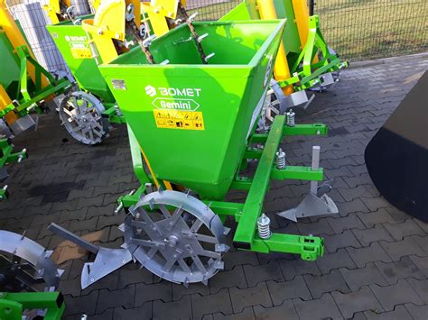 Dvojriadkový sadzač zemiakov Bomet