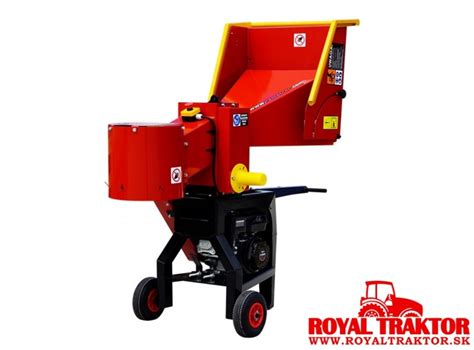 Detailná fotografia nožov drviča alebo rezného kotúča štiepkovača