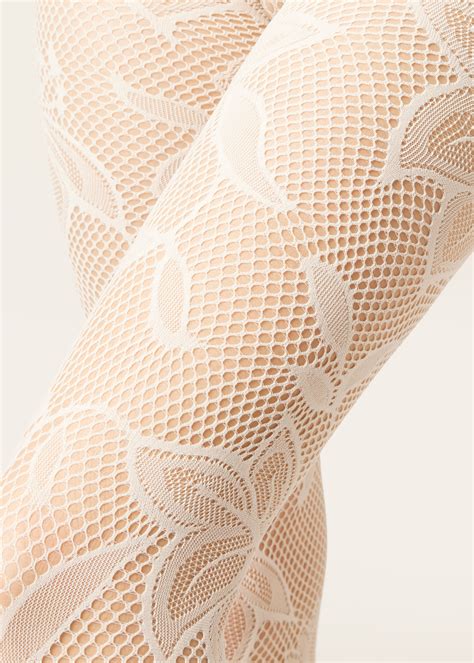 Ilustračná fotografia nádherných, veľkých, lievikovitých kvetov durmanu