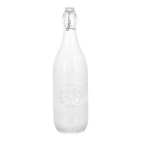 fľaša s živnou soľou a odmerka s práškom