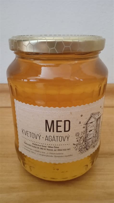 Detail kvetov rozchodníka so včelami